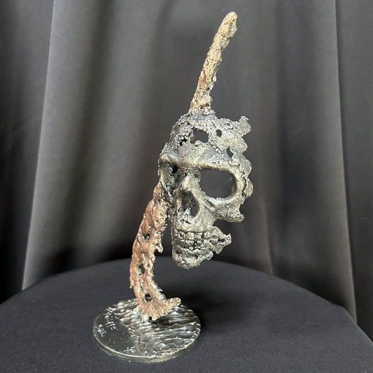 sculpture tête de mort métal ajouré art contemporain