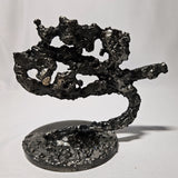 Sculpture de Philippe Buil représentant le signe astrologique du Poisson en dentelle de métal. Symbole de la  sensibilité et la fuidité du signe des Poissons.
