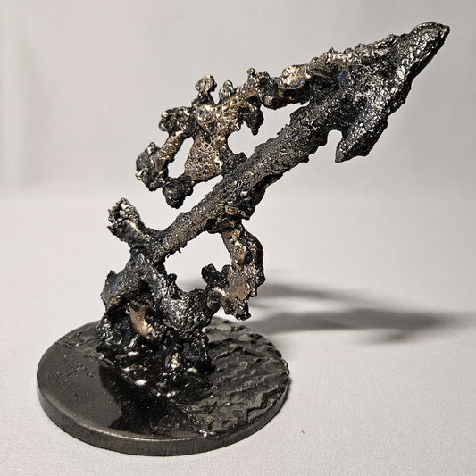 Sculpture de Philippe Buil représentant le signe astrologique du Sagittaire en dentelle de métal. Symbole de la soif de découverte et l'optimisme du signe du Sagittaire.