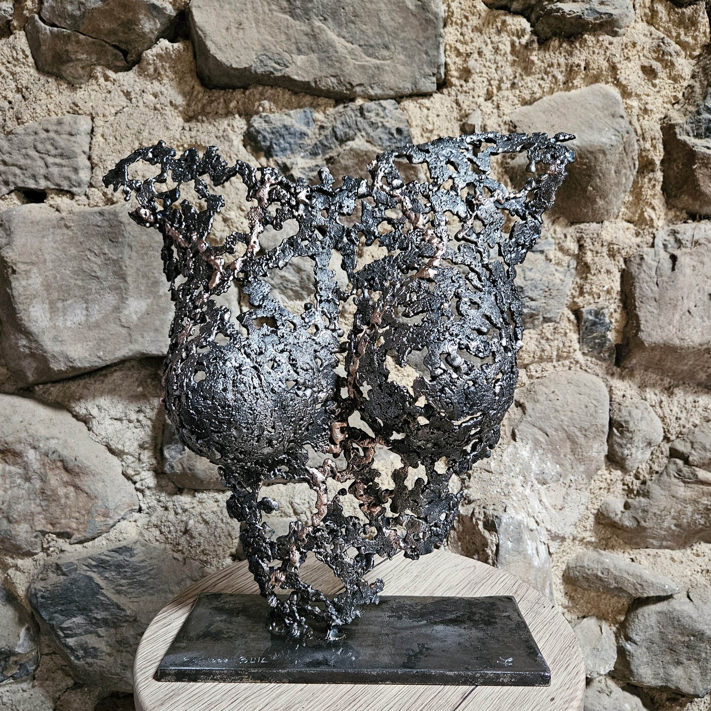 Œuvre contemporaine buste femme symbolisant l’envol et la légèreté