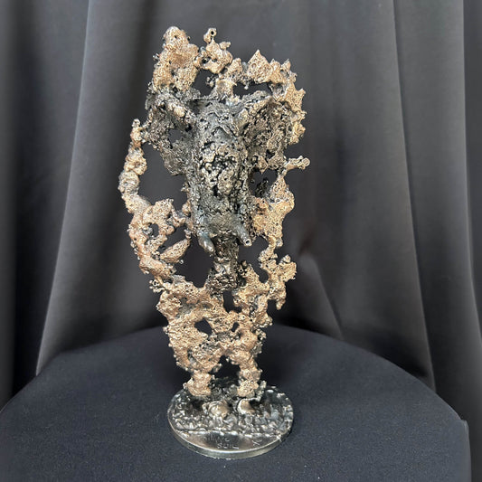 Tête d’éléphant contemporaine en dentelle de métal sur socle signé