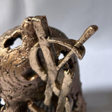 Sculpture de Philippe Buil représentant une silhouette canine stylisée orné du logo emblématique YSL en dentelle de bronze.