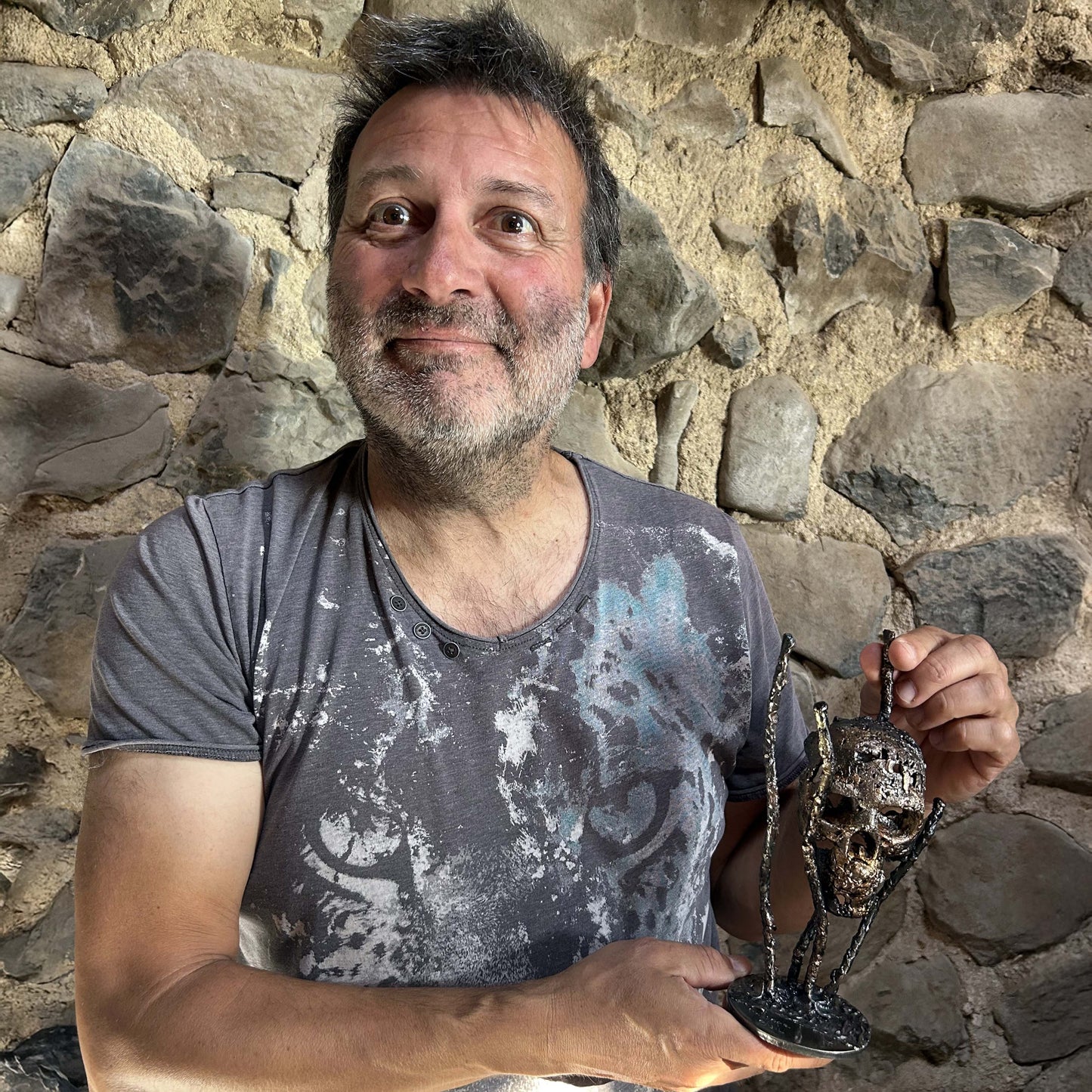 Vanité contemporaine de Philippe Buil : Sculpture tête de mort en dentelle de métal acier et Bronze