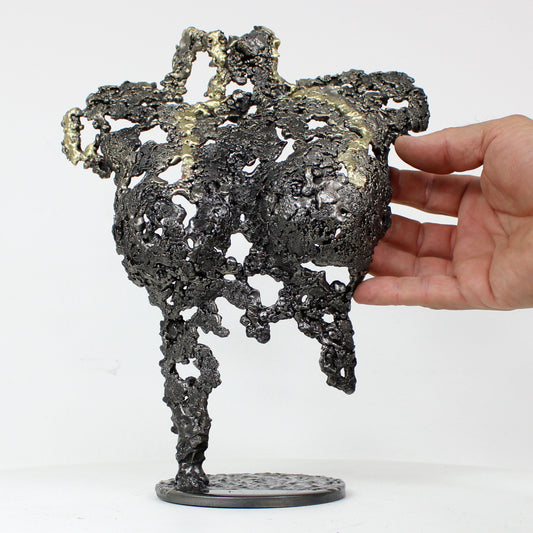 Pavarti Incertitude - Sculpture métal Corps femme dentelle acier et laiton