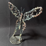 Sculpture de Philippe Buil représentant un papillon en dentelle de métal, symbole de légèreté et de transformation.