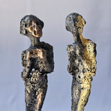 Duo de muses 65-23 - Sculpture femmes métal Bronze, Acier et feuilles or 24 carats