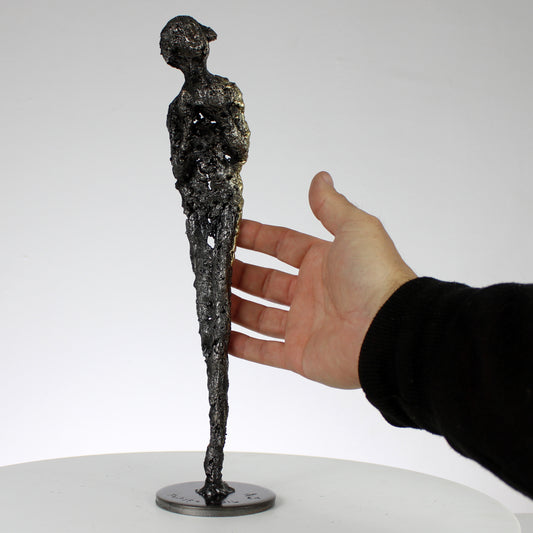 Muse 144-21 - Sculpture femme dentelle métal acier et laiton