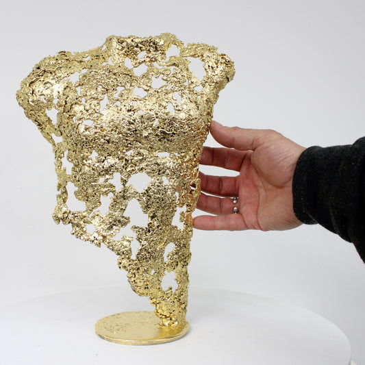 Pavarti Virvoltant - Sculpture torse masculin dentelle métal et feuilles or 24 carats