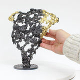 Pavarti Azur - Sculpture torse homme dentelle metal et feuilles or 24 carats