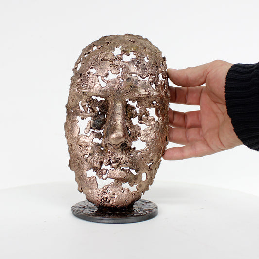 Une larme 96-22 - Sculpture visage en dentelle de bronze