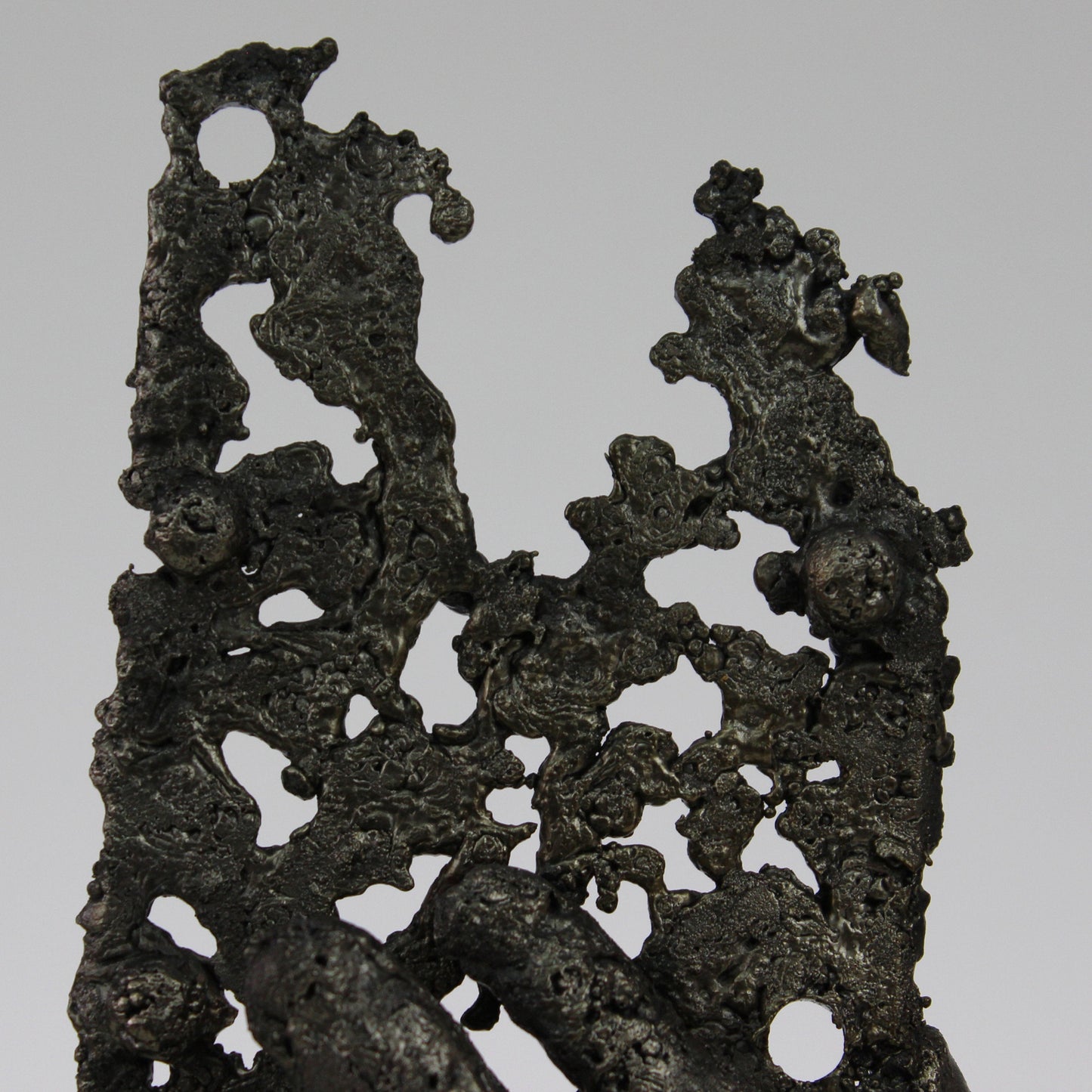 Urban art hand - Sculpture main sur poutre en dentelle d'acier - Buil