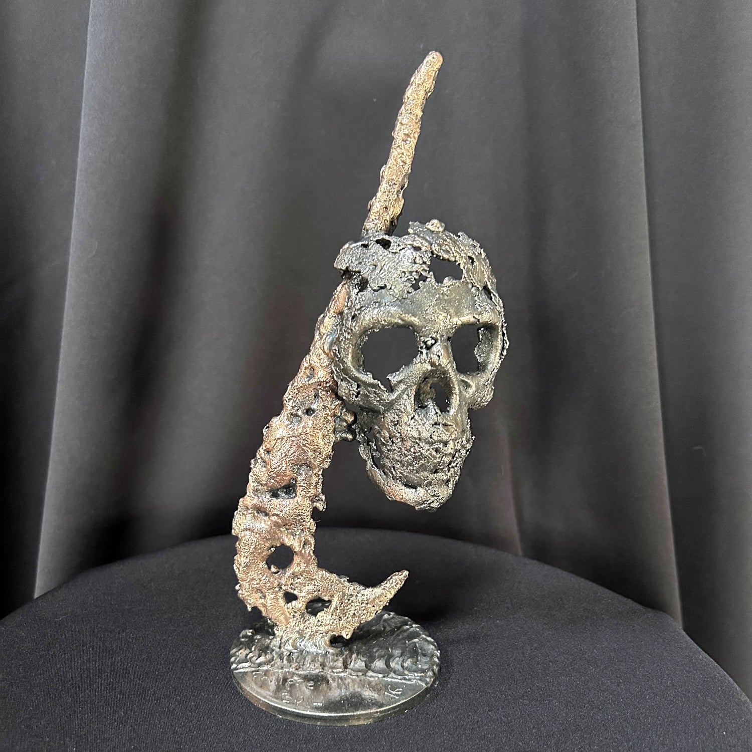 sculpture crâne dentelle métal Philippe Buil bronze acier