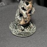 Signature de la sculpture Lapin de brume en acier et bronze ajouré de Philippe Buil