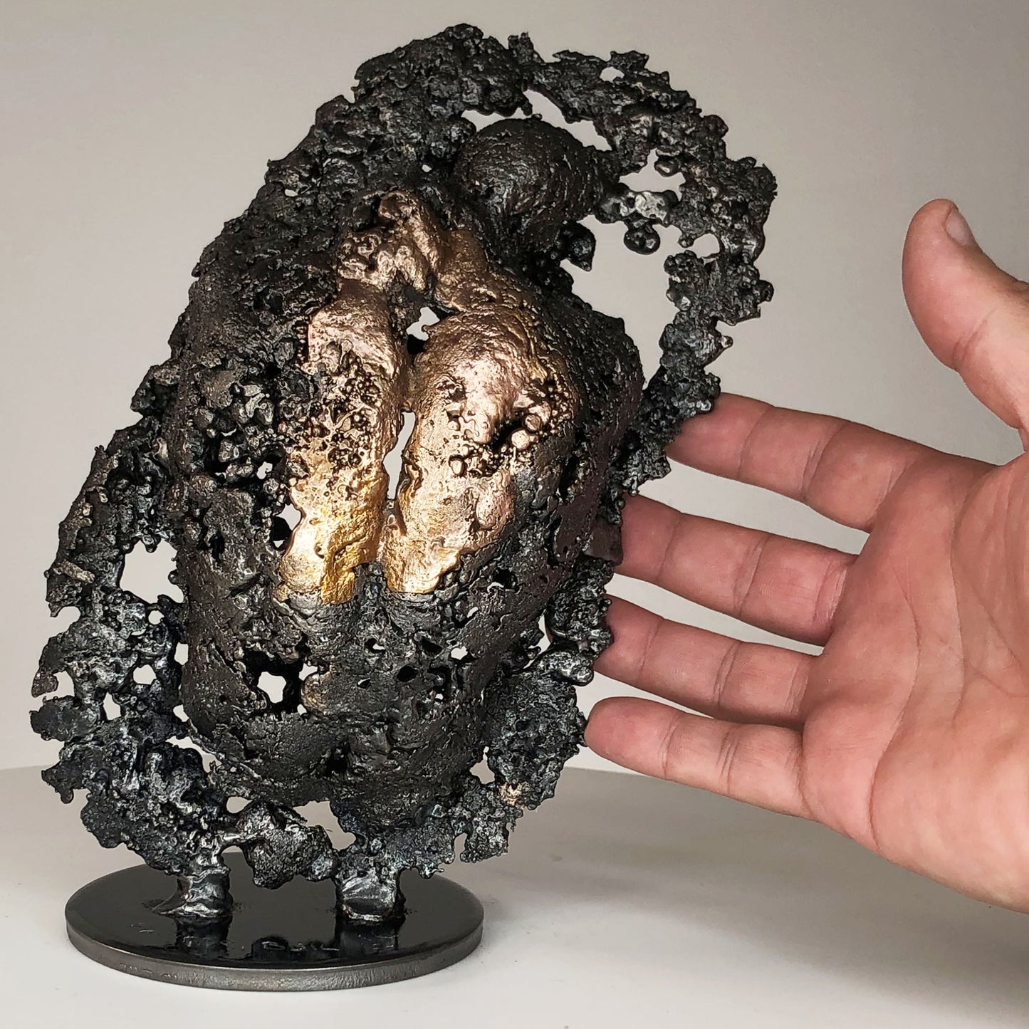 La montagne yogi 120-21 - Sculpture dos homme dentelle métal bronze acier