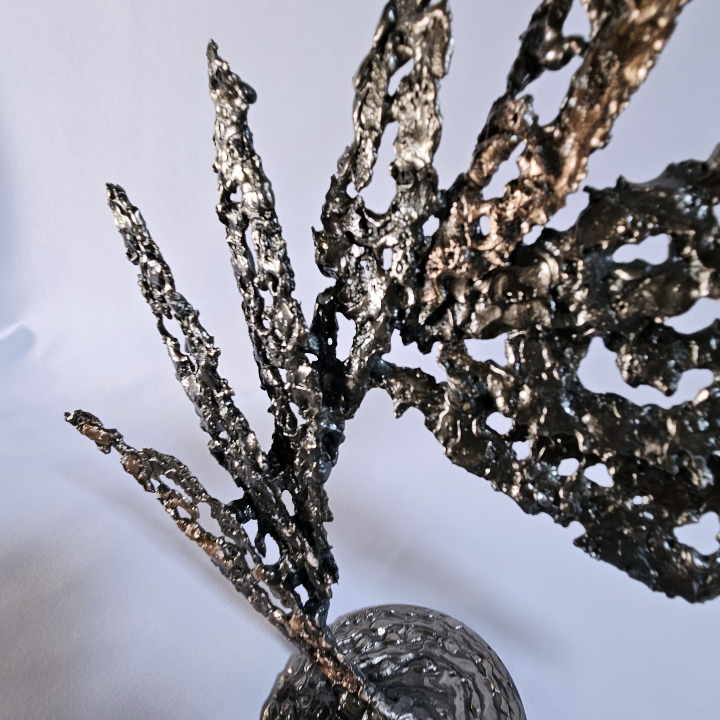 Jeu de Plume 13-24 - Sculpture abstraite dentelle metal acier et bronze