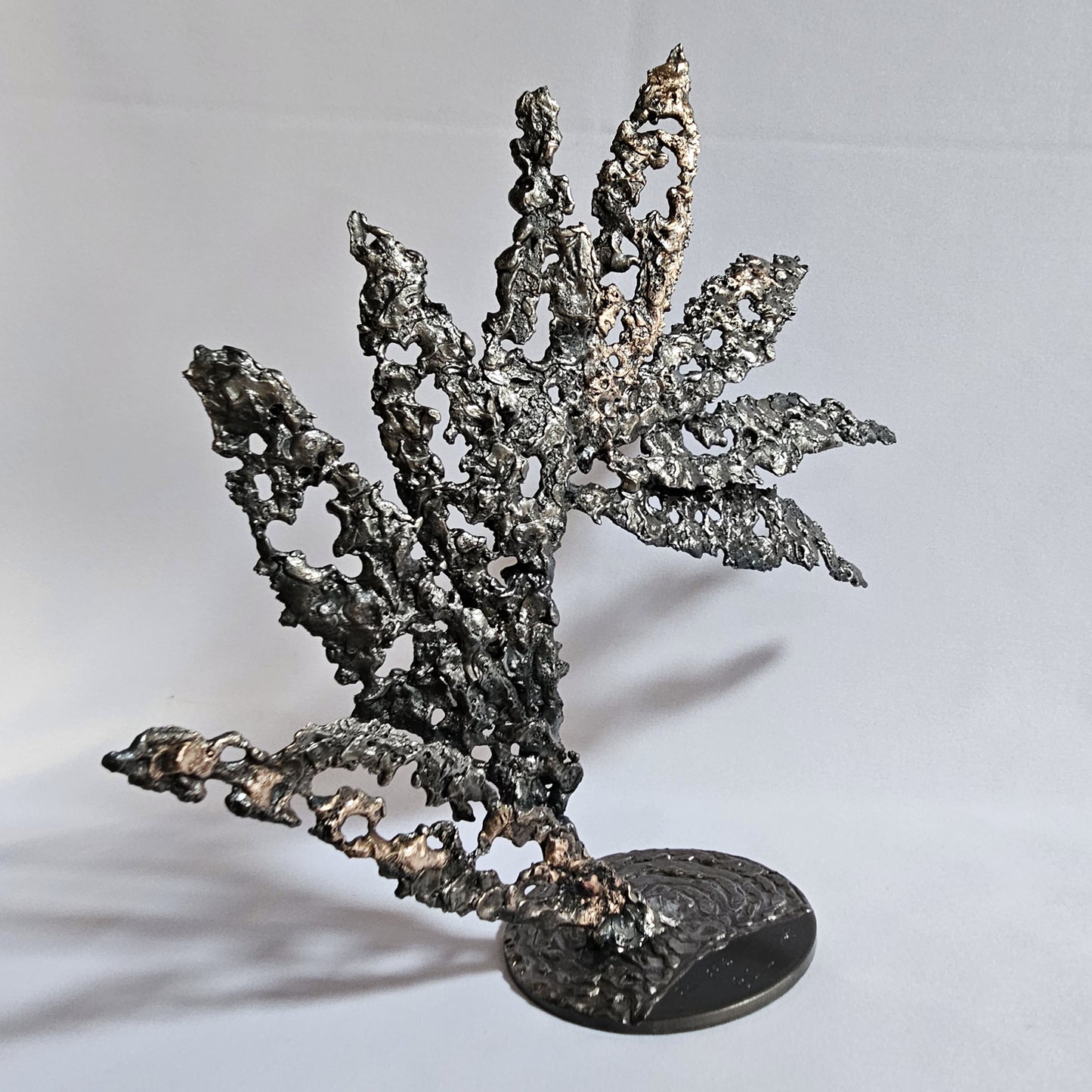 Jeu de Plume 13-24 - Sculpture abstraite dentelle metal acier et bronze