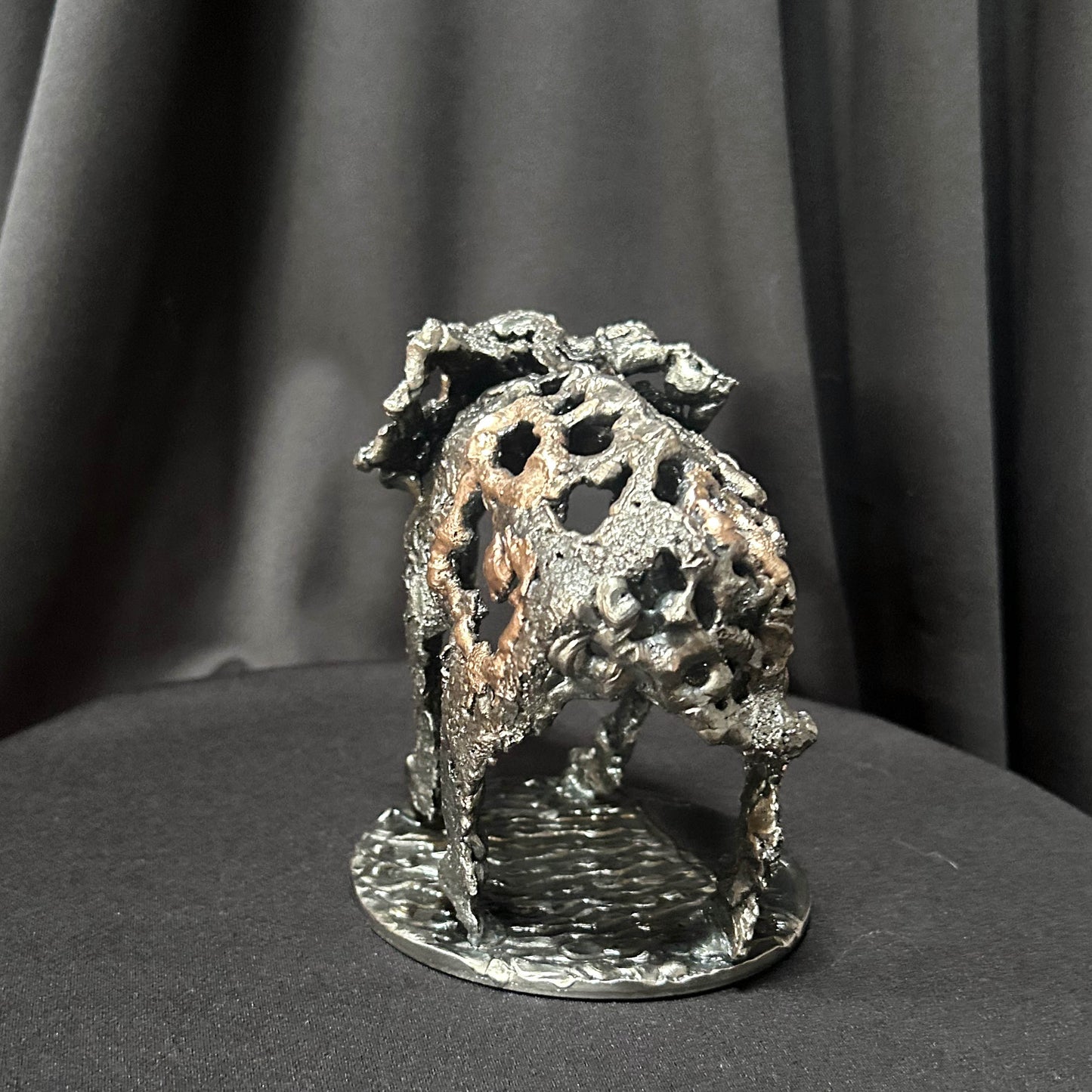 vue de dos de la sculpture éléphant en dentelle de métal acier et bronze – Philippe Buil