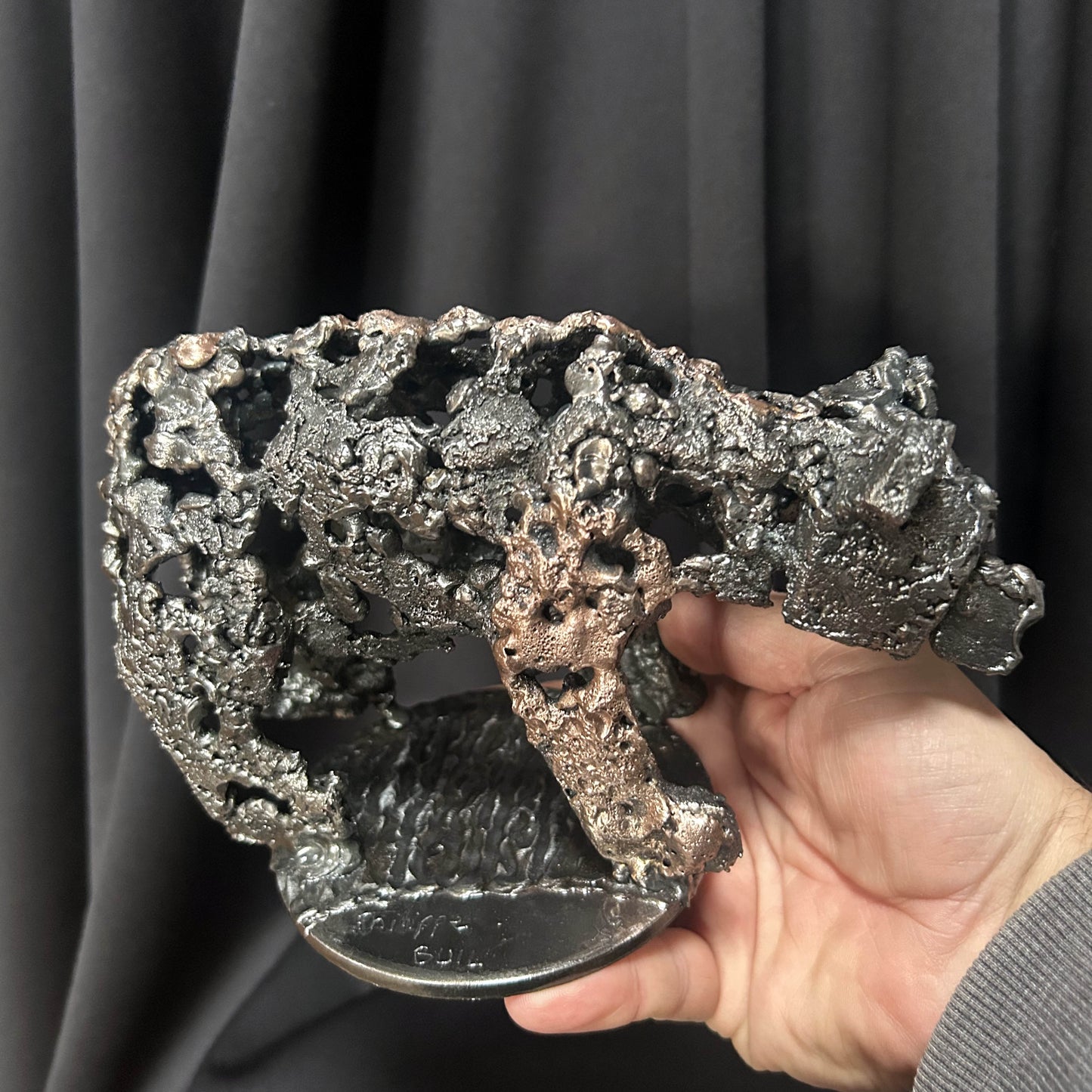 Ours de Veille sculpture métal dentelle acier bronze Philippe Buil vue profil