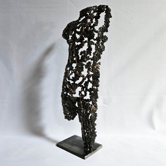 Silhouette homme en dentelle de métal sculpture contemporaine