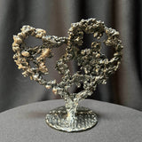 Sculpture en forme de cœur en dentelle de métal bronze et acier grise avec petit cœur en acier par Philippe Buil. vue arrière