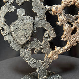 Détail matières coeur en dentelle bronze et acier Philippe Buil