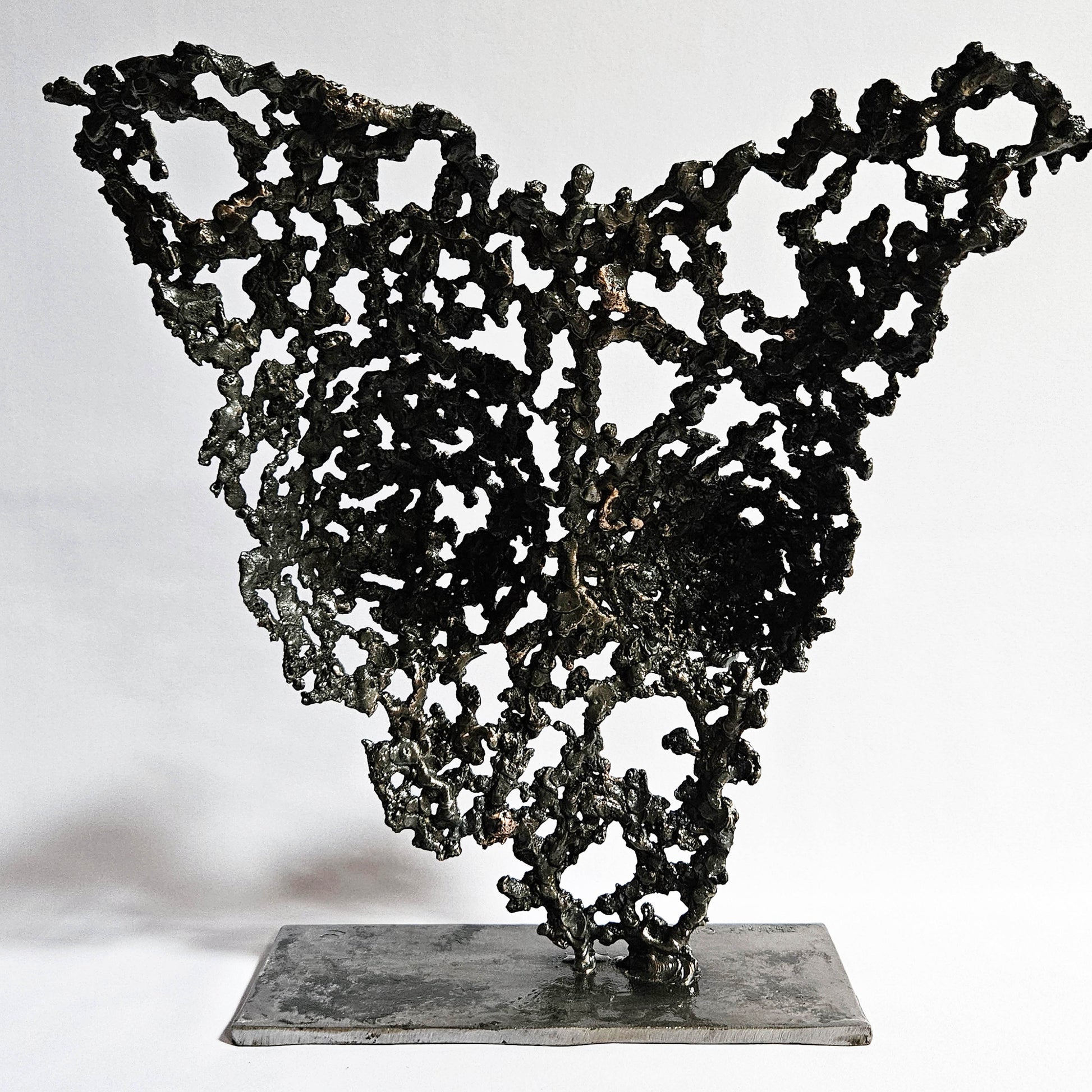 Sculpture corps féminin grande taille en métal ajouré - vue de dos