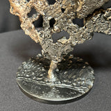 signature gravée sur le socle de Philippe Buil pour sa sculpture représentant un coeur en acier et bronze