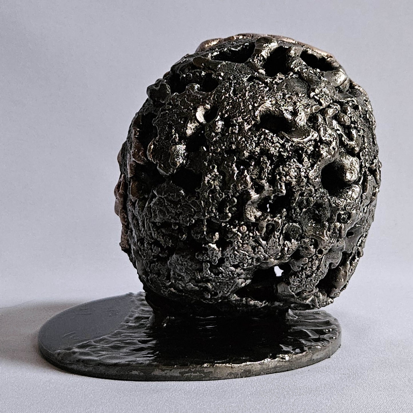 Crane 2-24 - Sculpture tete de mort metal dentelle acier et bronze