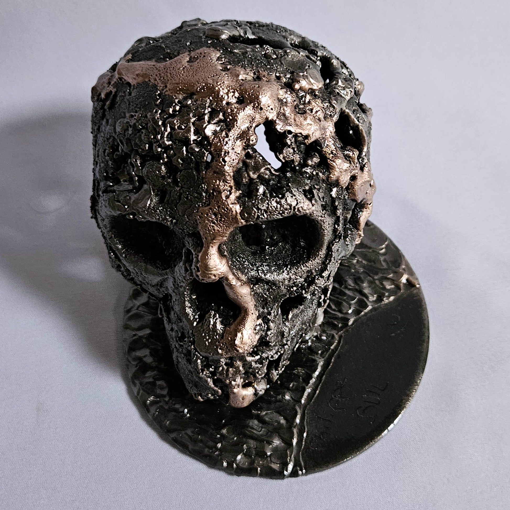 Crane 2-24 - Sculpture tete de mort metal dentelle acier et bronze