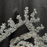 Détail de la dentelle d'acier de la sculpture Les Carrés du Secret par Philippe Buil