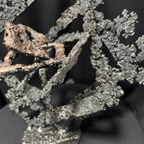 Détail sculpture carrés imbriqués en acier et bronze – Philippe Buil