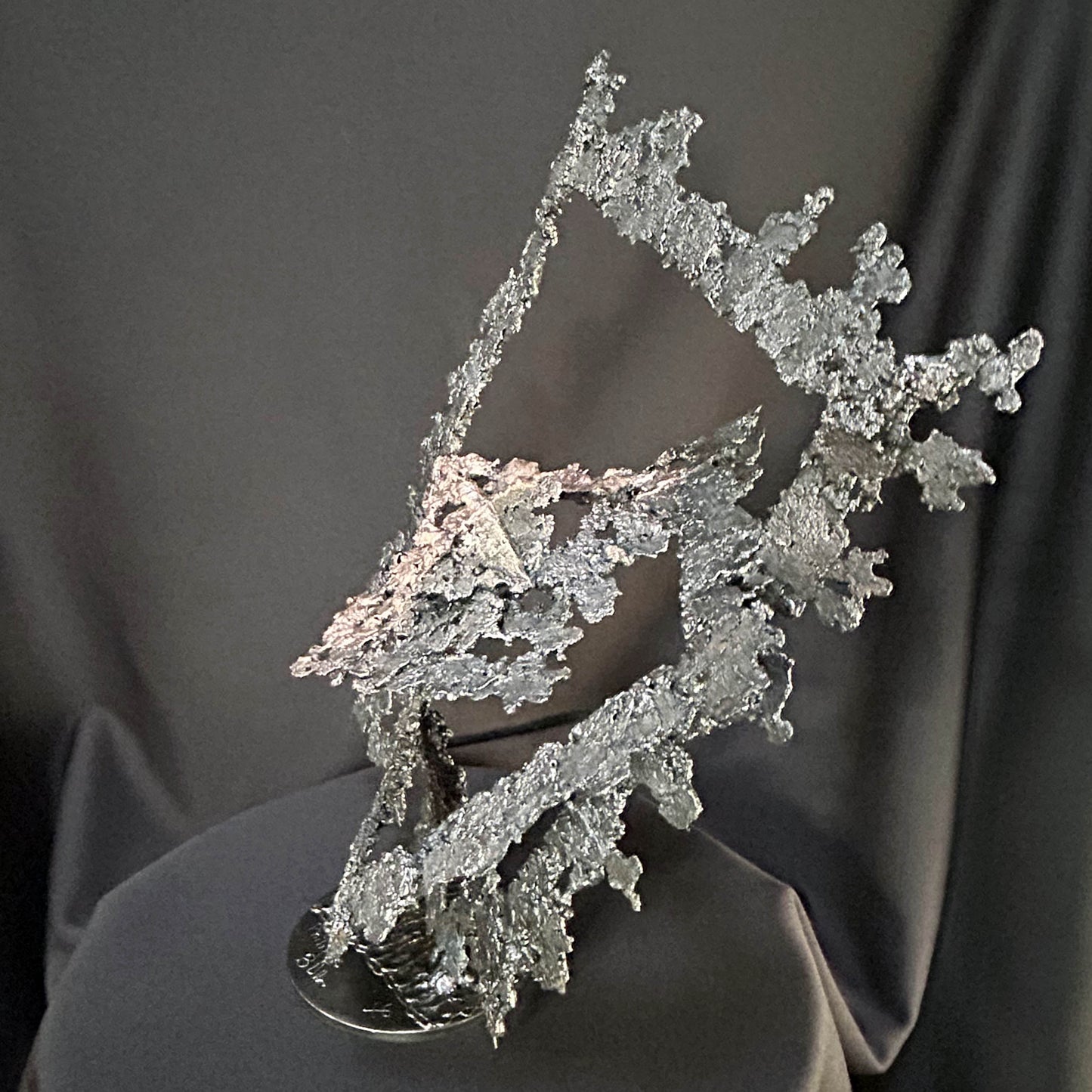 sculpture géométrique acier et bronze diamant