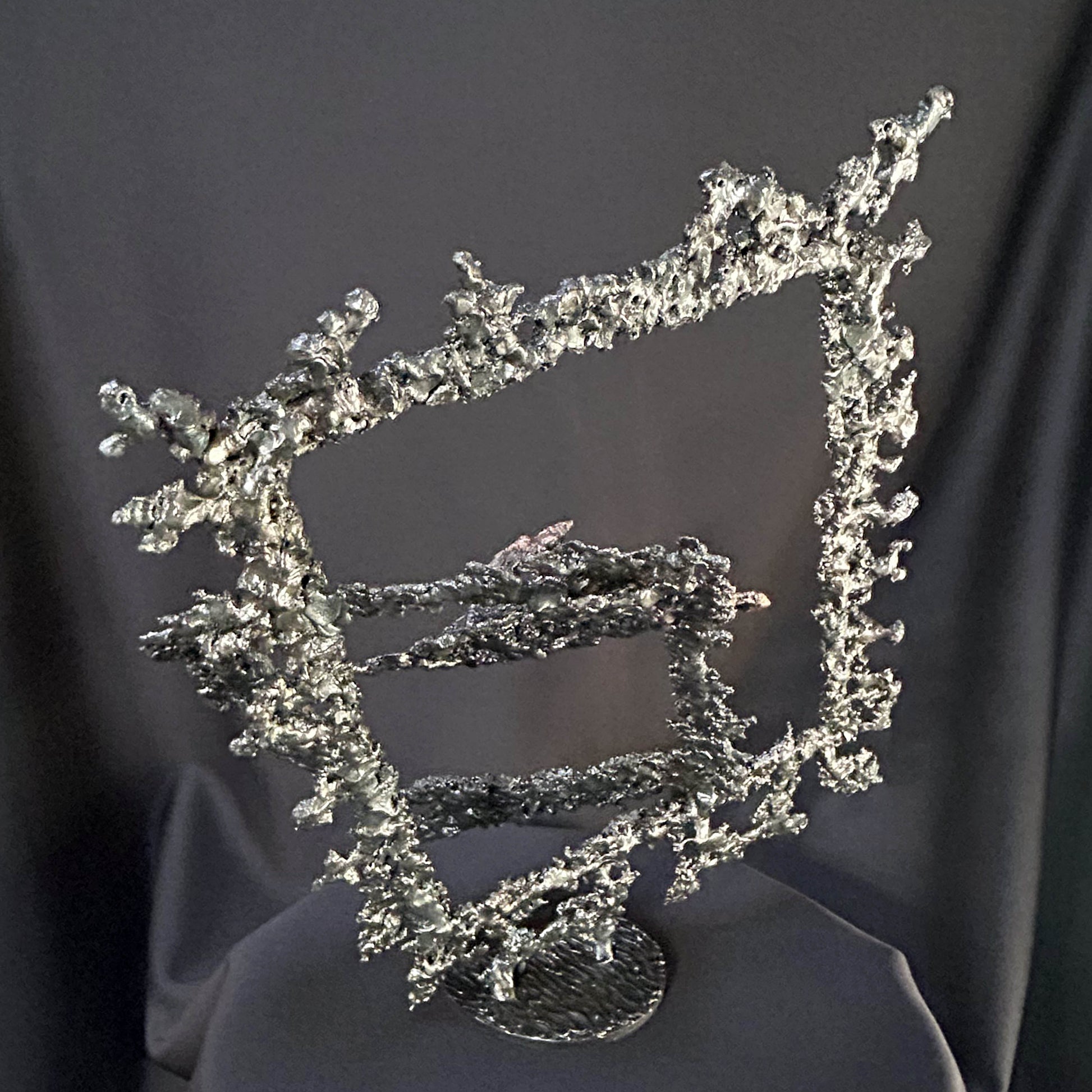 sculpture contemporaine carrés imbriqués métal