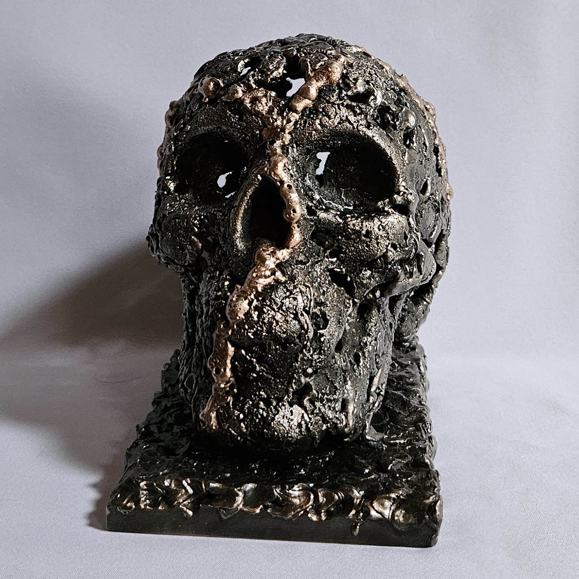 Vanité 3-24 - Sculpture crane metal dentelle acier et bronze