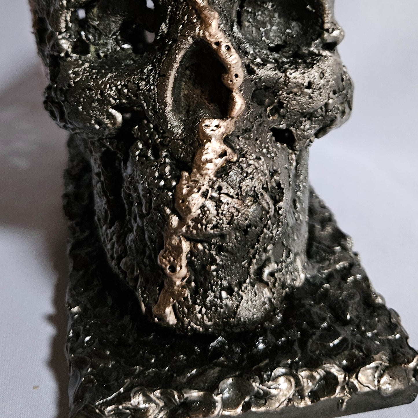 Vanité 3-24 - Sculpture crane metal dentelle acier et bronze