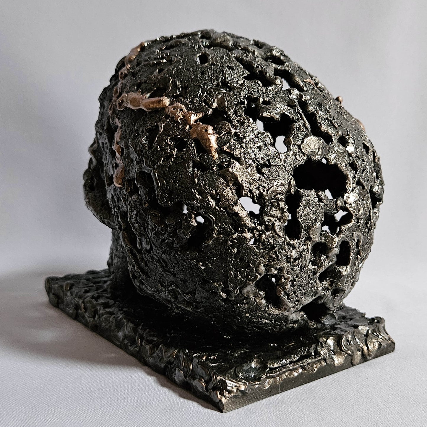 Vanité 3-24 - Sculpture crane metal dentelle acier et bronze