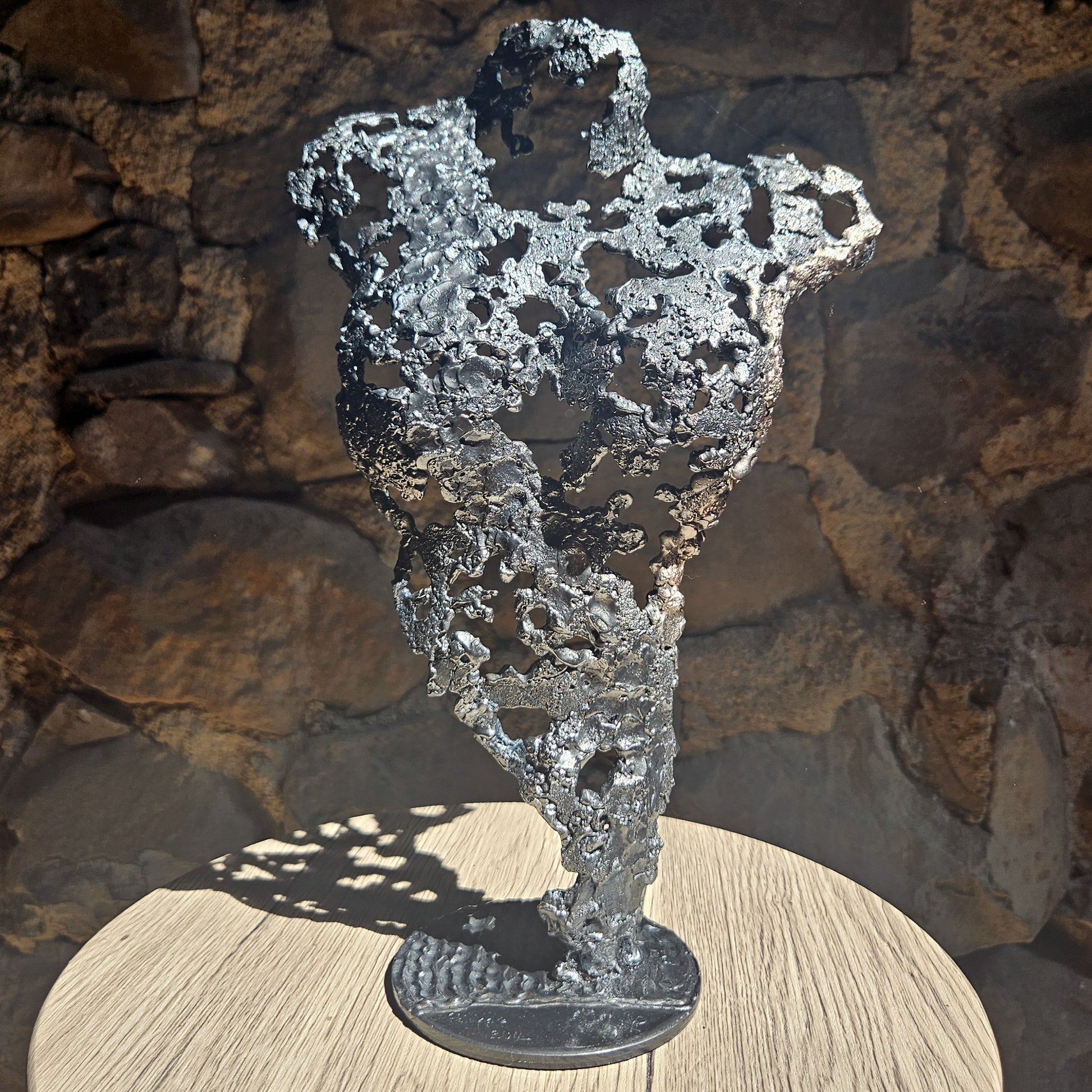 Sculpture corps féminin en dentelle de métal acier et bronze