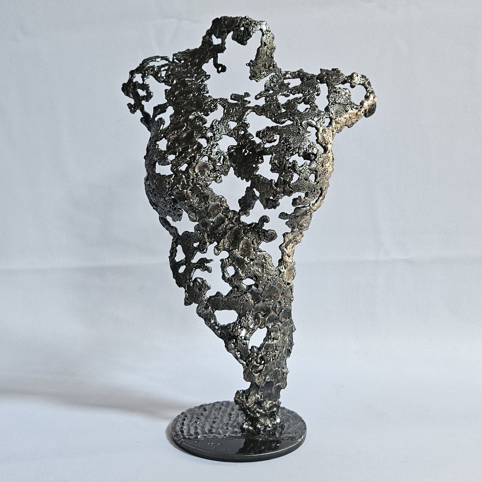 Sculpture corps féminin en dentelle de métal acier et bronze