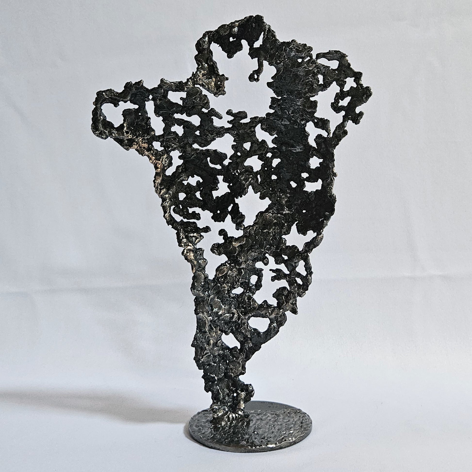 Sculpture silhouette femme en métal ajouré artistique - vue de dos