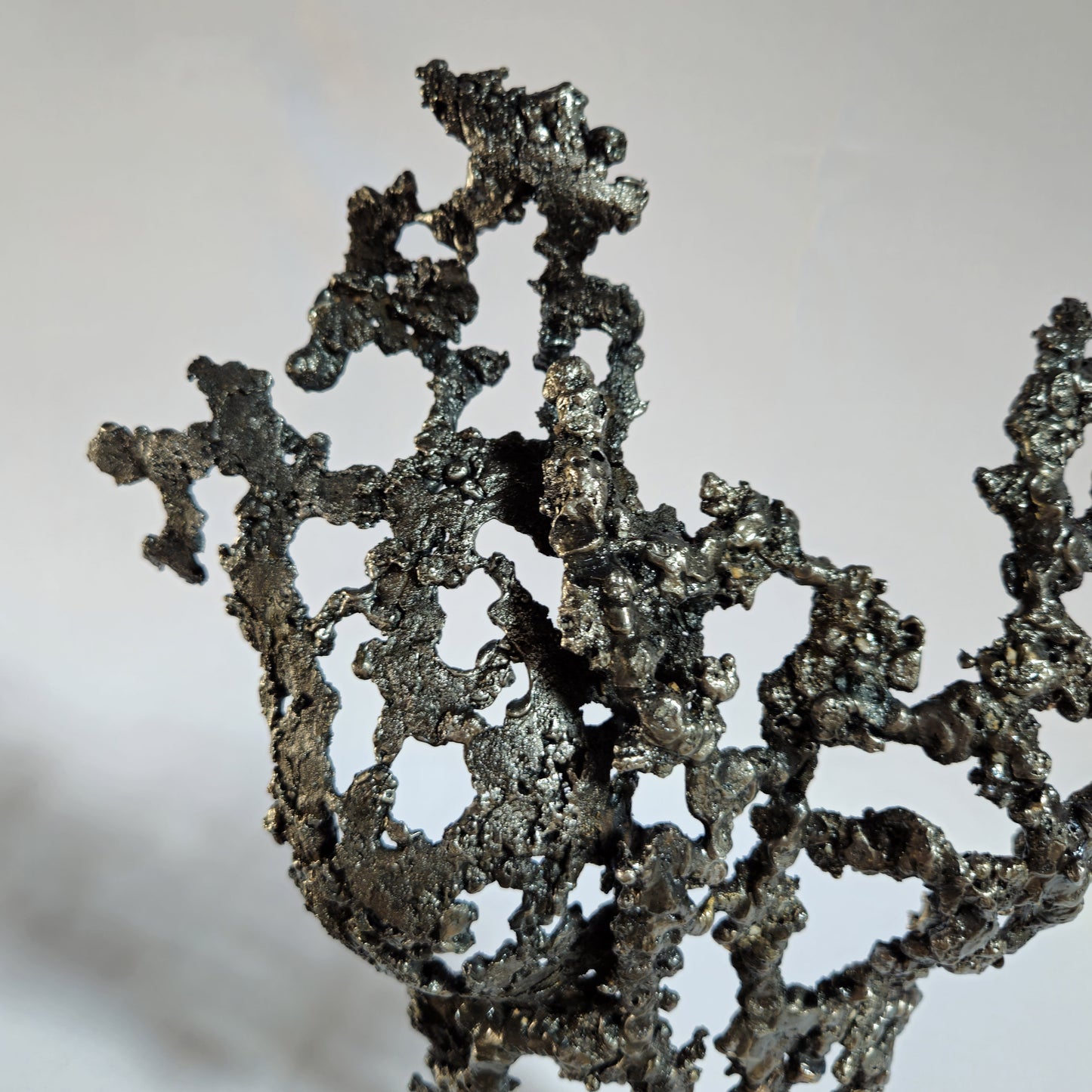 Паварти Тишина - Скульптура женского тела, кружево, металл, сталь, бронза