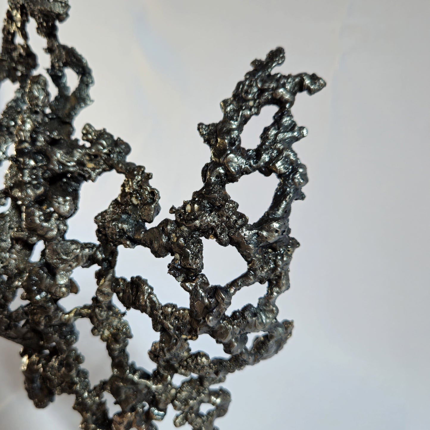 Паварти Тишина - Скульптура женского тела, кружево, металл, сталь, бронза