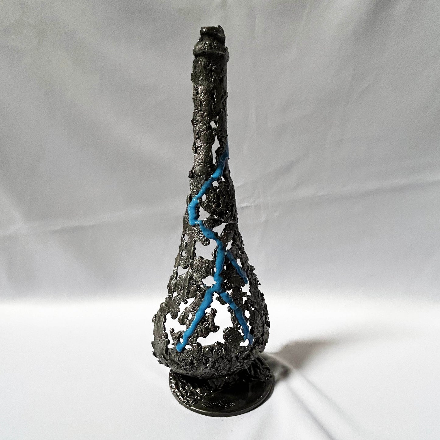 sculpture bouteille champagne dentelle métal bleu artistique