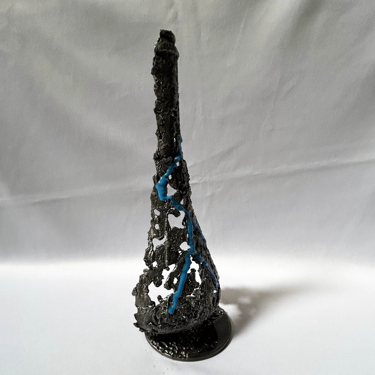 œuvre métal bouteille champagne design moderne résine bleue