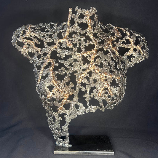 Buste féminin à taille réelle en dentelle de métal, sculpture en acier et bronze de Philippe Buil, forme ajourée organique, série Belisama.