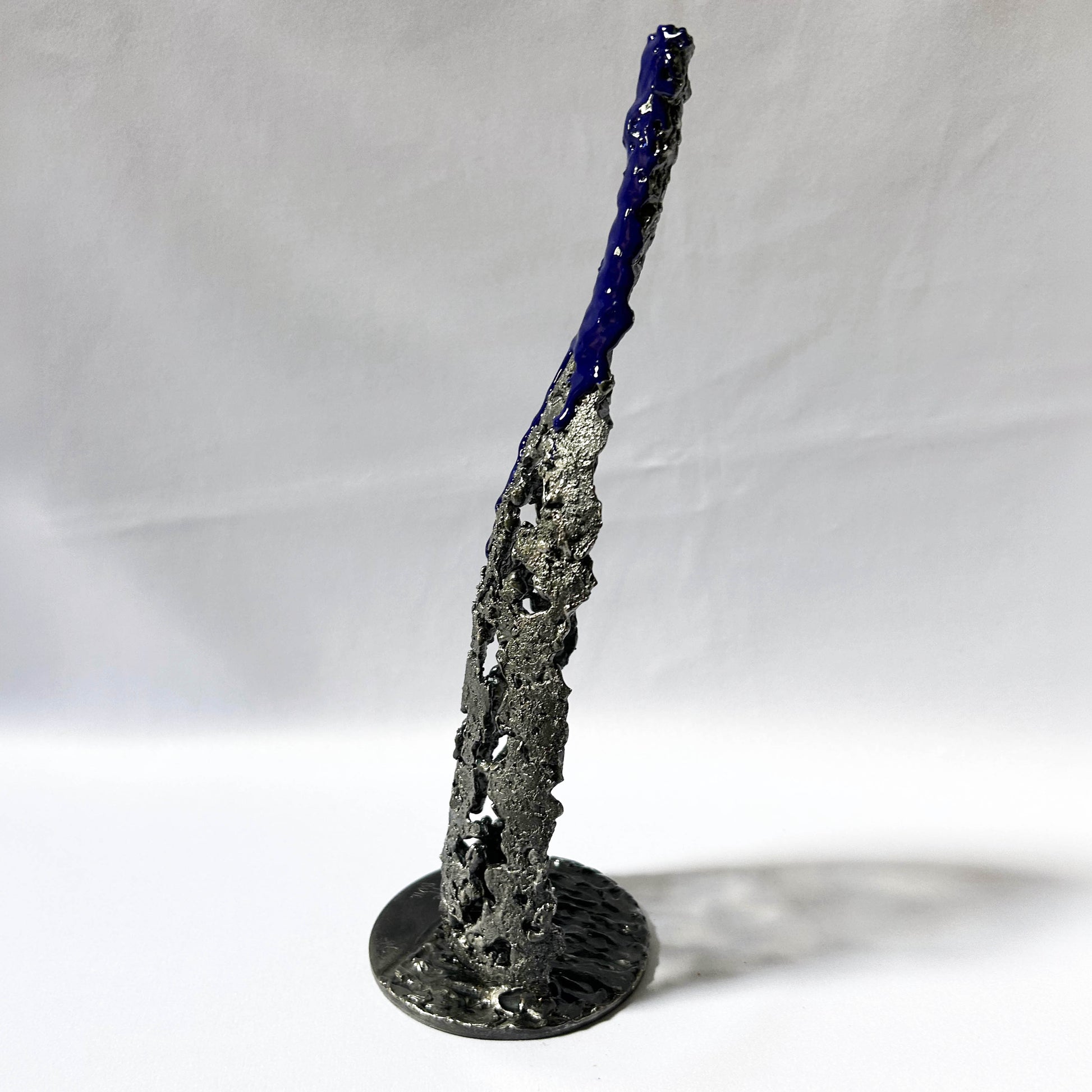 Œuvre bouteille artistique symbolisant le temps et la mémoire