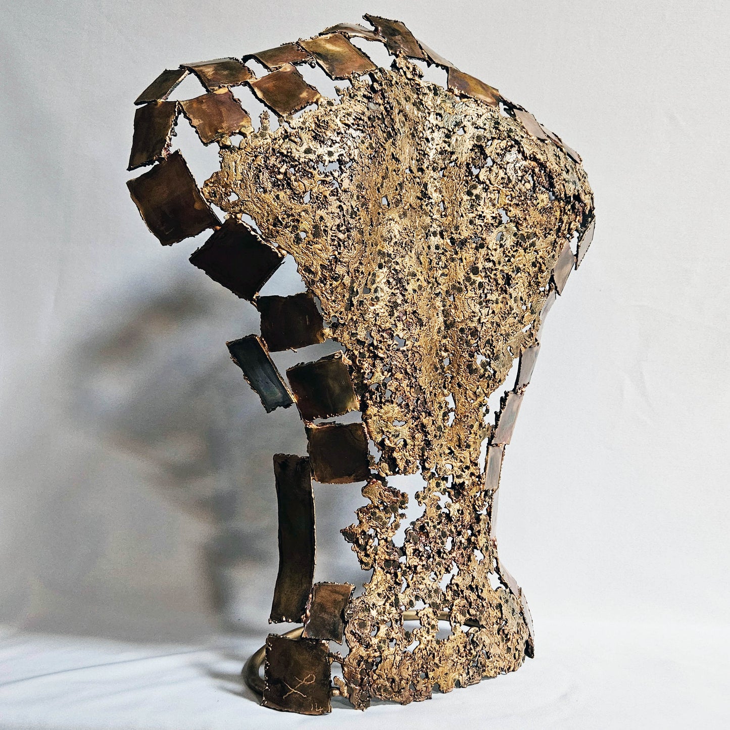 Kouros Action vérité - Sculpture Dos en dentelle de bronze