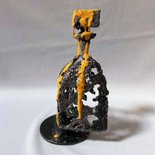 sculpture bouteille vieille prune métal dentelle jaune