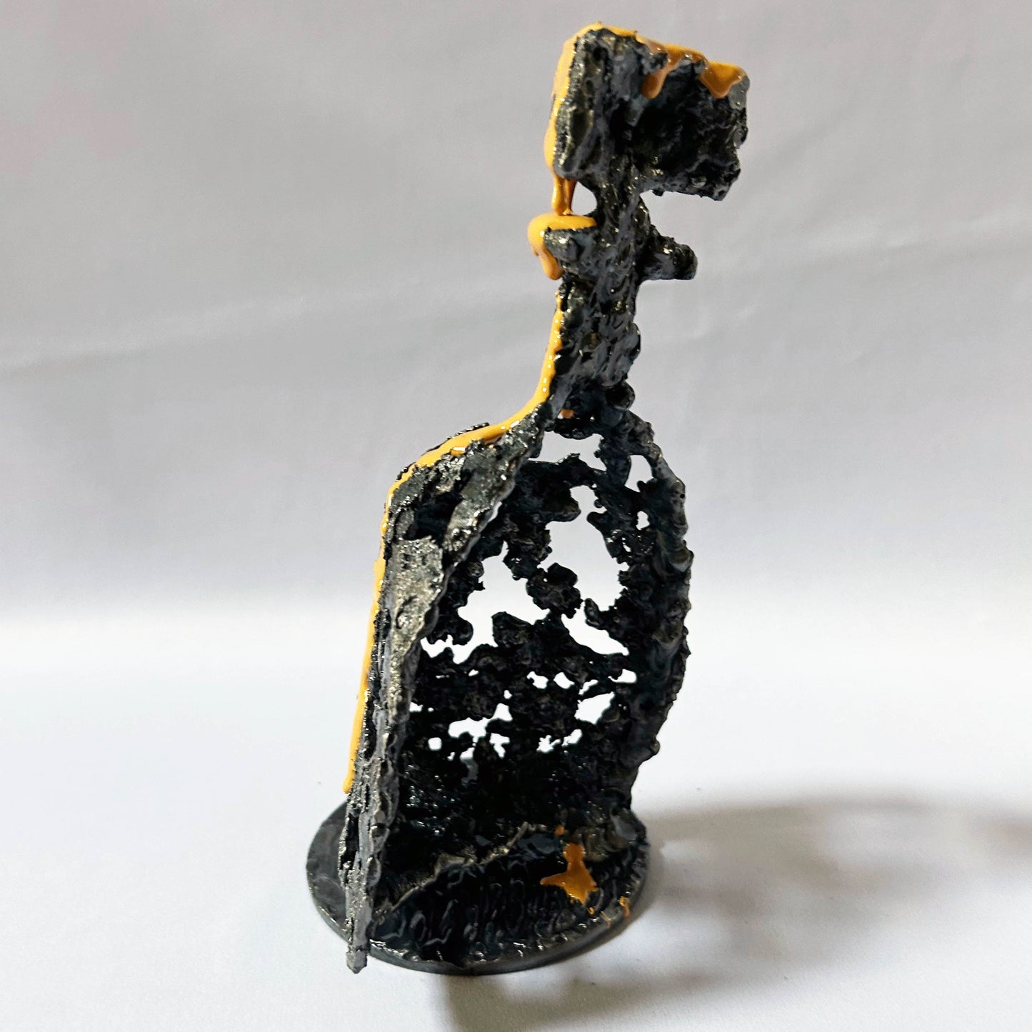 sculpture flacon métal design contemporain résine solaire