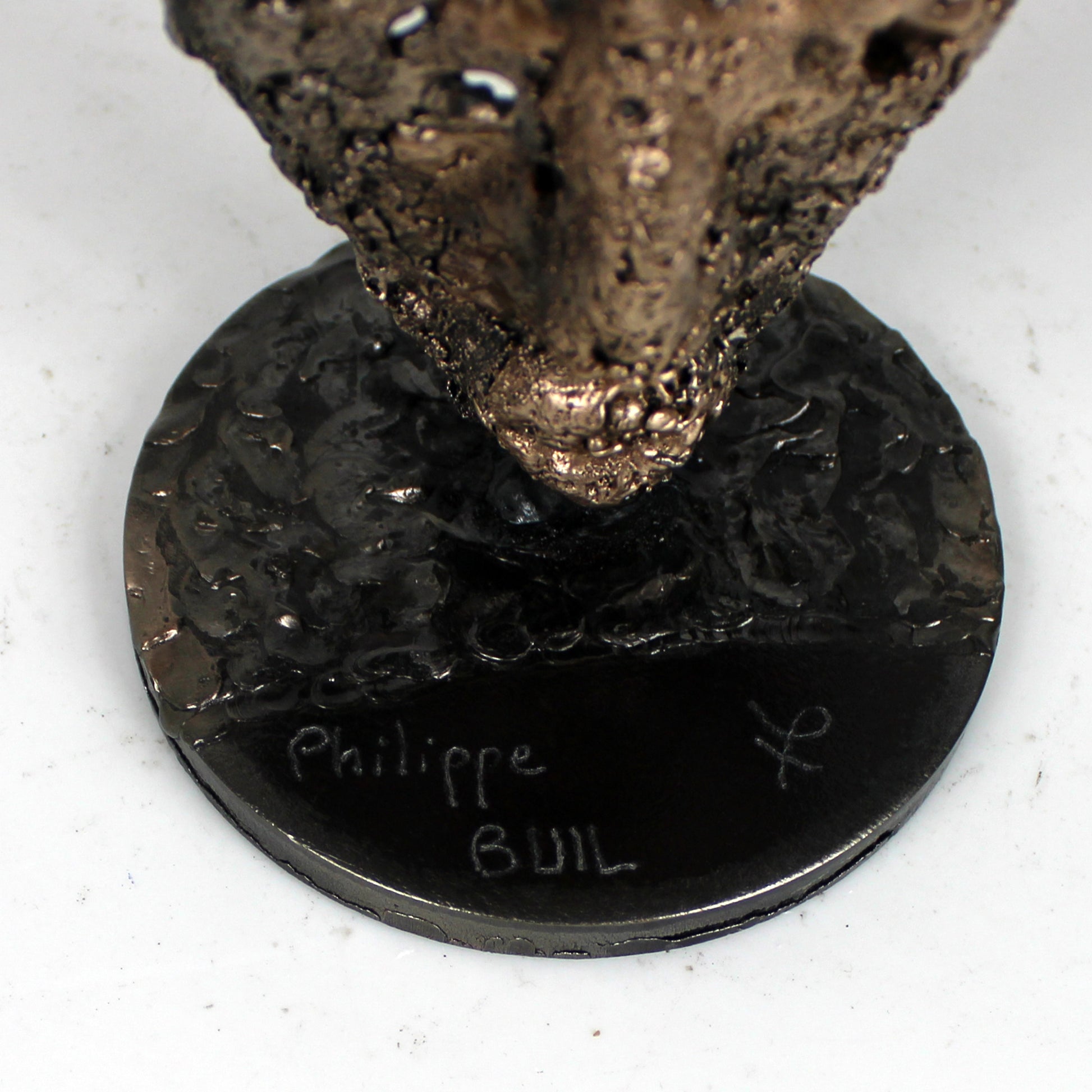 Masque africain contemporain deux cornes - Signature de Philippe Buil