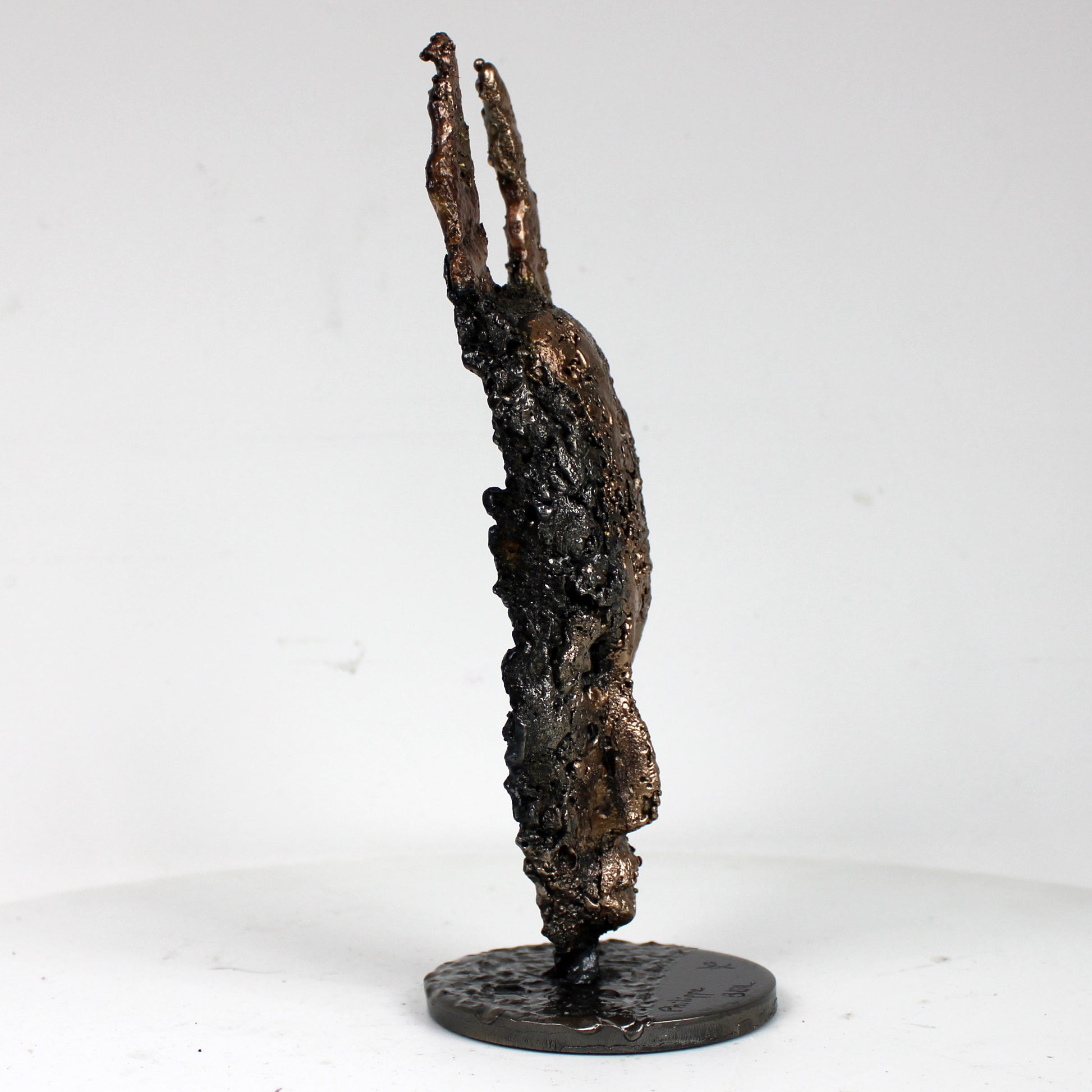 Masque africain mercredi deux cornes sculpture métal - vue de profil